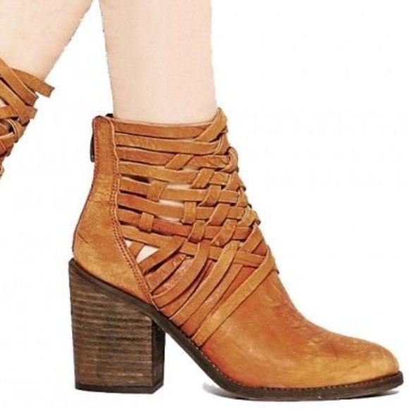 GUC: Free People. Carrera Bootie. Tan 8.5-9 - Picture 4 of 8